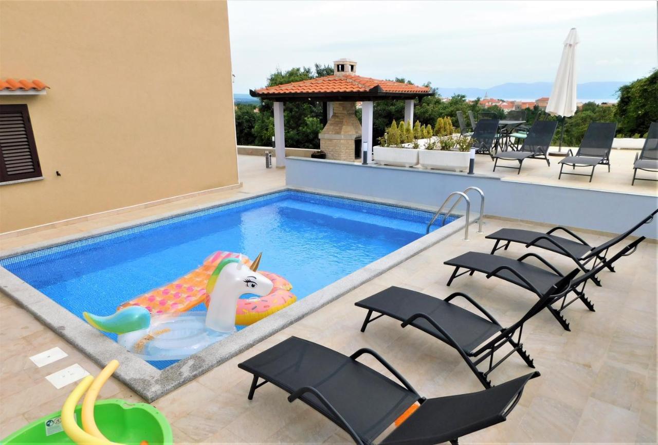 אומיסאליי Apartman "Sabine Red" With Heated Pool מראה חיצוני תמונה