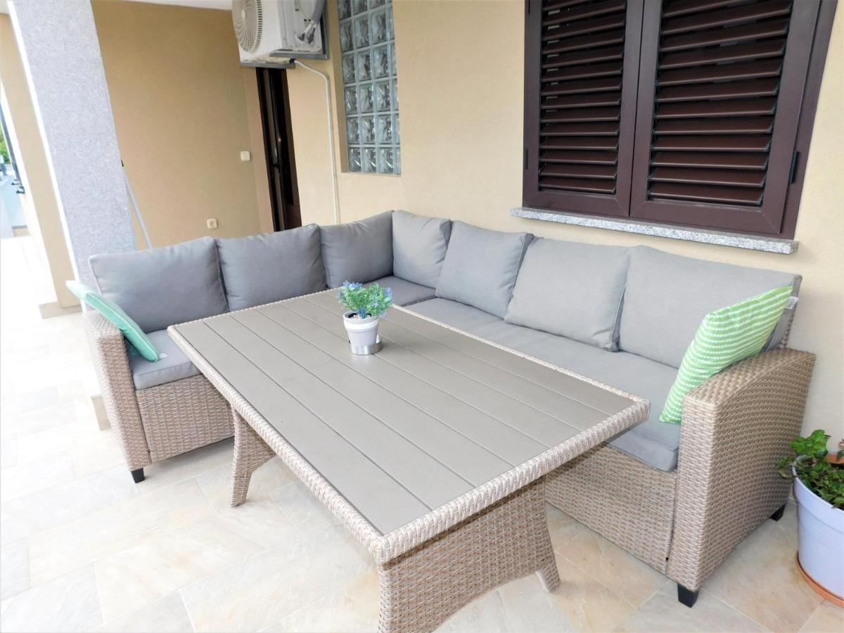 אומיסאליי Apartman "Sabine Red" With Heated Pool מראה חיצוני תמונה