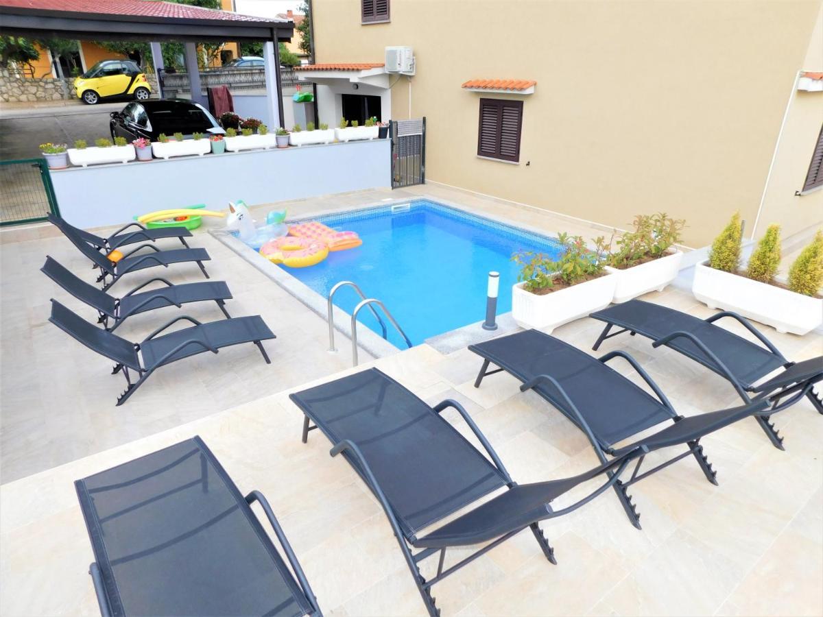 אומיסאליי Apartman "Sabine Red" With Heated Pool מראה חיצוני תמונה