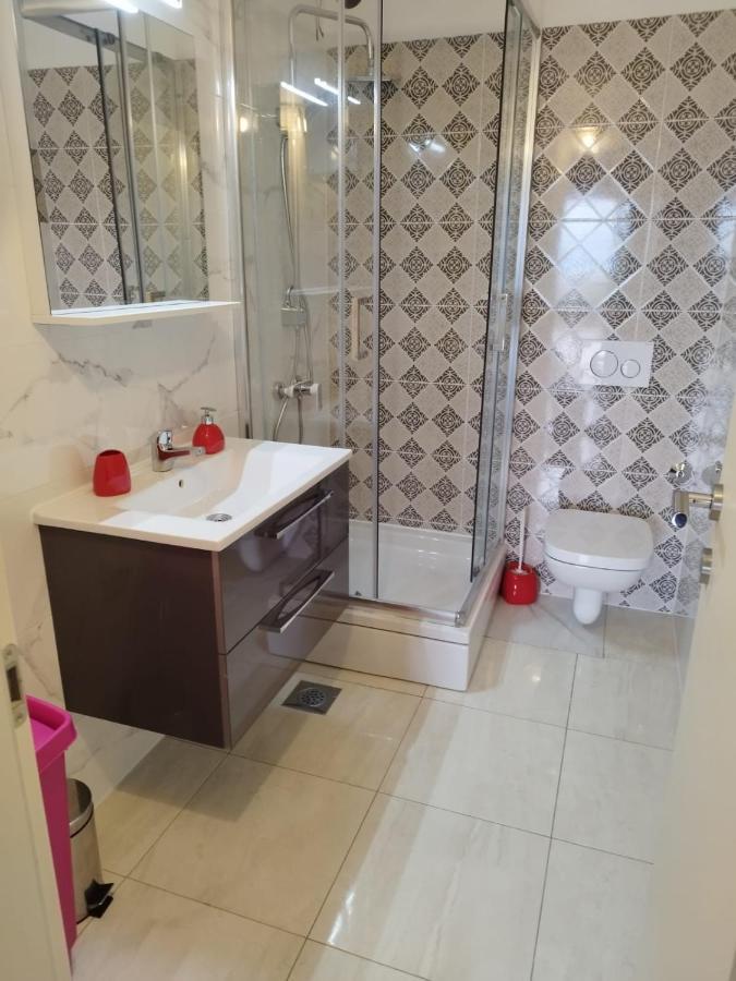 אומיסאליי Apartman "Sabine Red" With Heated Pool מראה חיצוני תמונה