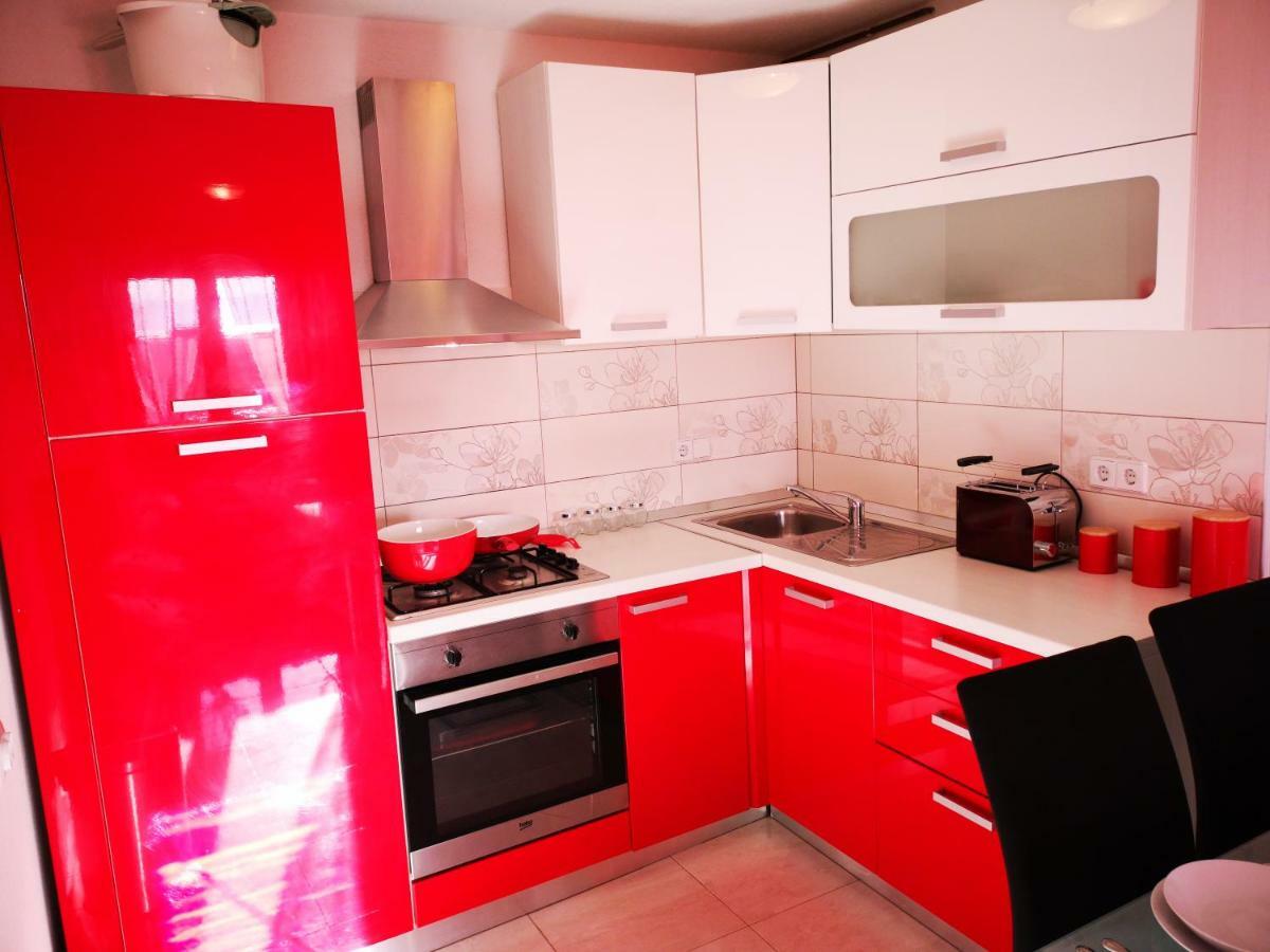 אומיסאליי Apartman "Sabine Red" With Heated Pool מראה חיצוני תמונה