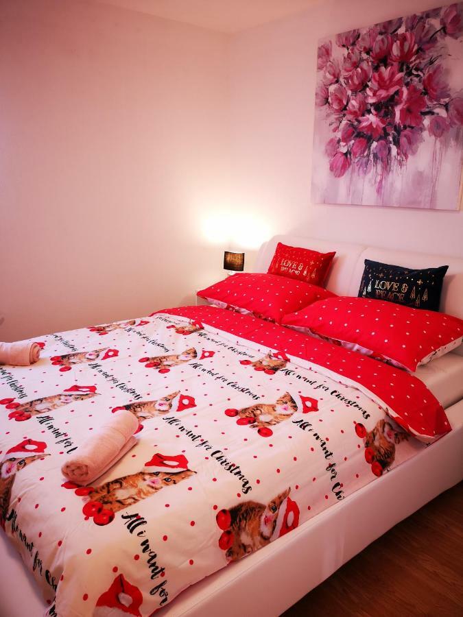 אומיסאליי Apartman "Sabine Red" With Heated Pool מראה חיצוני תמונה
