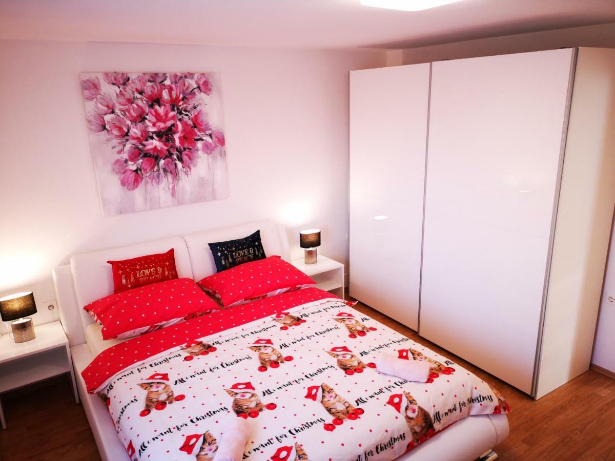 אומיסאליי Apartman "Sabine Red" With Heated Pool מראה חיצוני תמונה