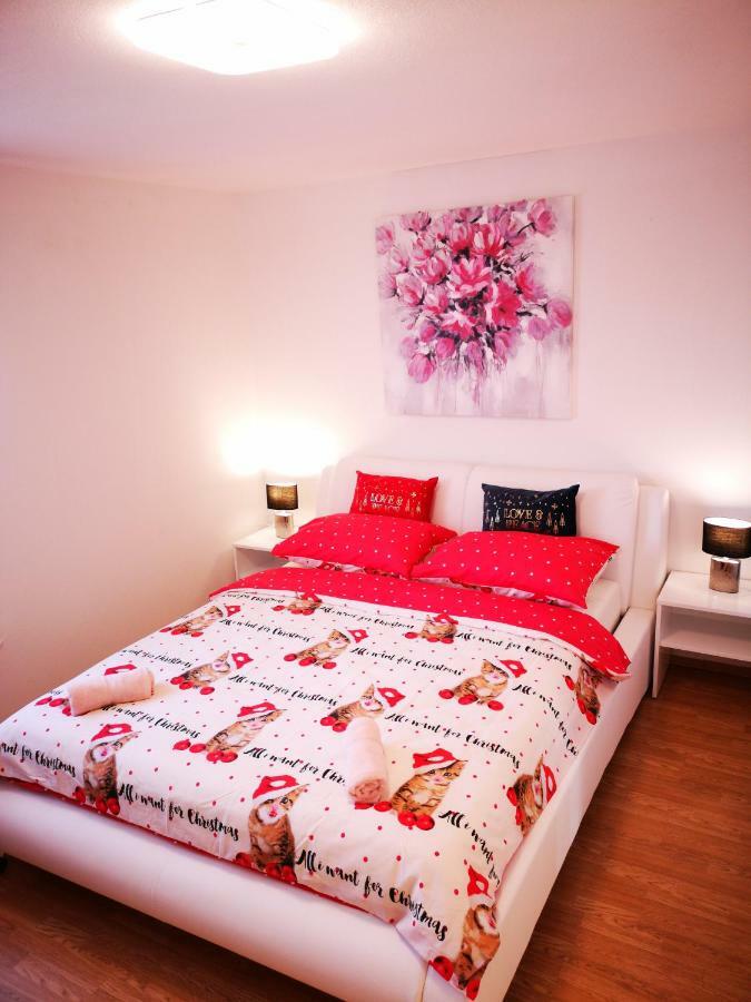 אומיסאליי Apartman "Sabine Red" With Heated Pool מראה חיצוני תמונה
