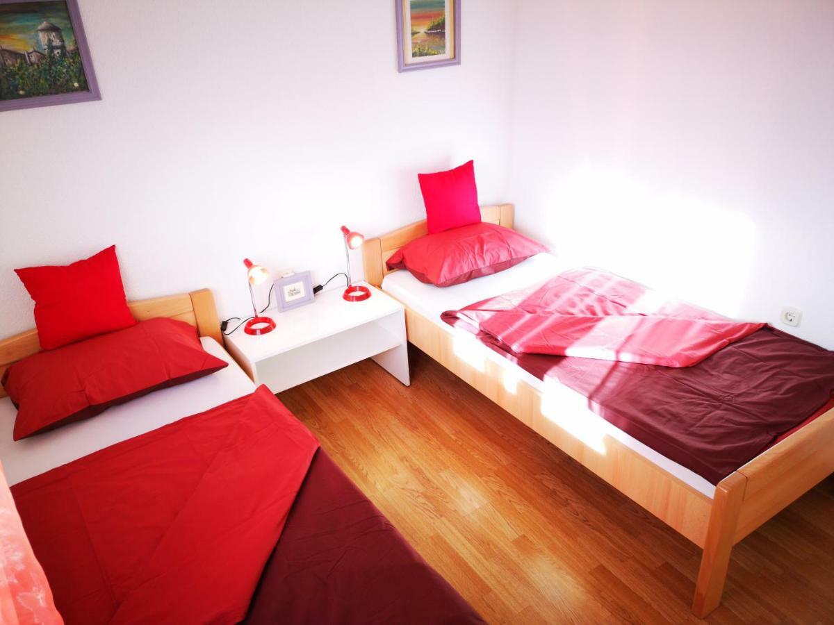 אומיסאליי Apartman "Sabine Red" With Heated Pool מראה חיצוני תמונה